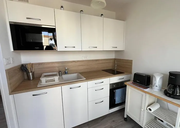 2 Etoiles A 50m De La Avec Balcon Et Parking Prive - Fr-1-619-143 * Narbona