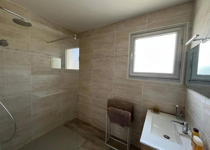 Apartamento 2 Etoiles A 50m De La Avec Balcon Et Parking Prive - Fr-1-619-143 *