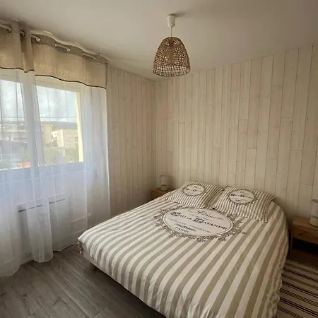 Apartment 2 Etoiles A 50m De La Avec Balcon Et Parking Prive - Fr-1-619-143