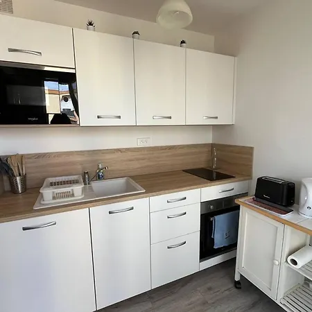 2 Etoiles A 50m De La Avec Balcon Et Parking Prive - Fr-1-619-143 * Narbonne