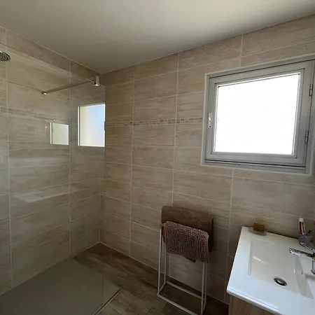 Apartment 2 Etoiles A 50m De La Avec Balcon Et Parking Prive - Fr-1-619-143 *