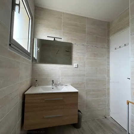 2 Etoiles A 50m De La Avec Balcon Et Parking Prive - Fr-1-619-143