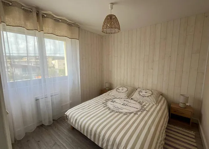 דירה 2 Etoiles A 50m De La Avec Balcon Et Parking Prive - Fr-1-619-143