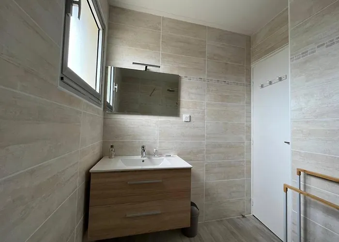 2 Etoiles A 50m De La Avec Balcon Et Parking Prive - Fr-1-619-143 דירה *